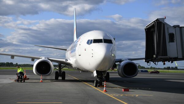 Самолет Boeing-737-800 в аэропорту - Sputnik Кыргызстан