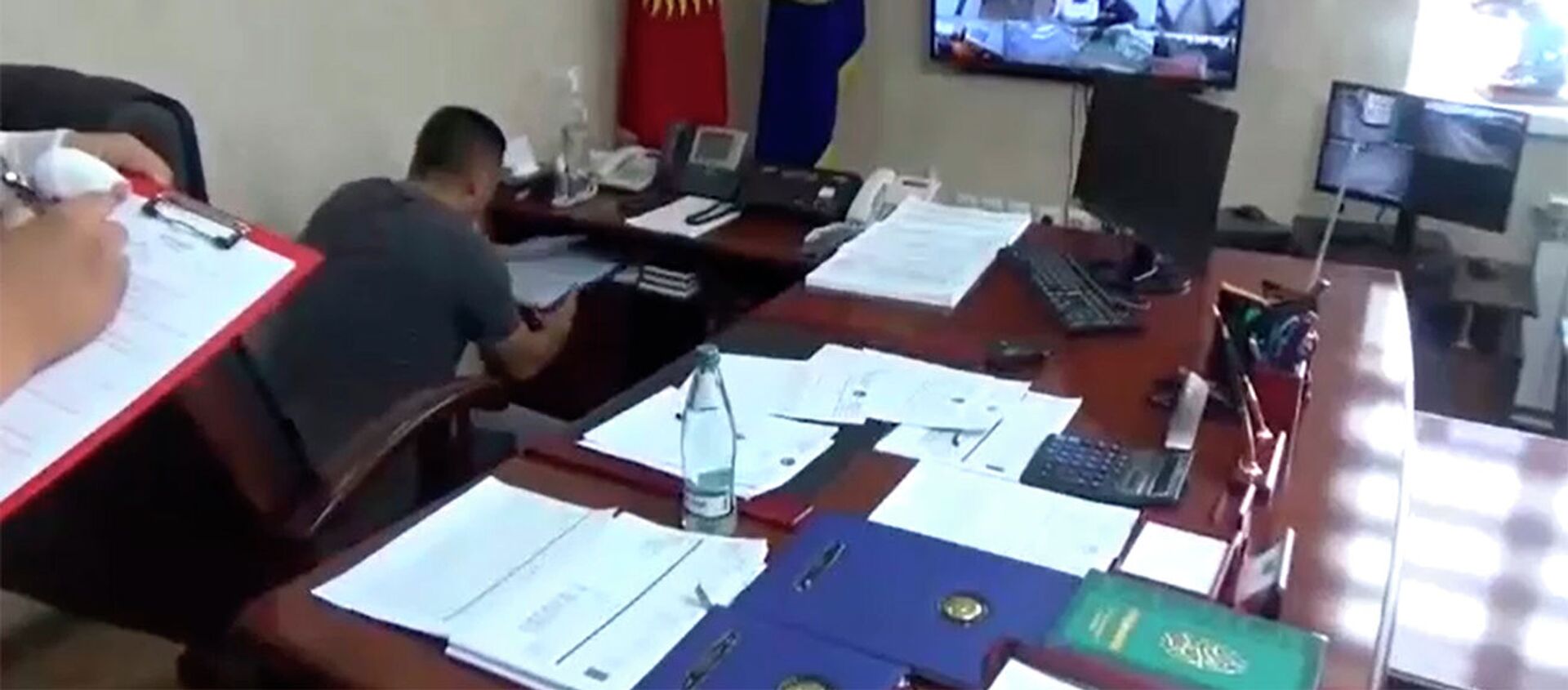 Видео с предполагаемым имуществом главы Юго-западной таможни показал ГКНБ - Sputnik Кыргызстан, 1920, 11.06.2021