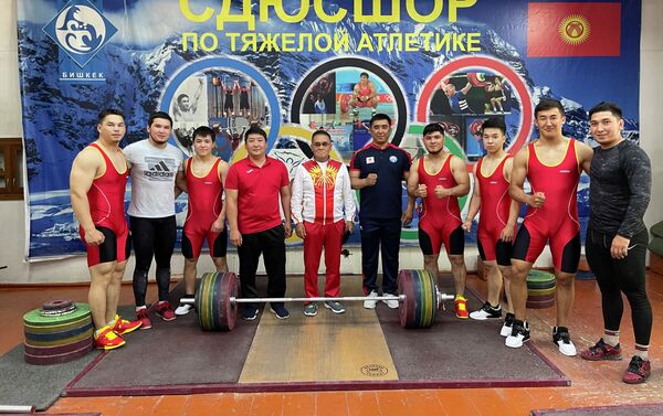 Тяжелоатлет из Кыргызстана Бакдоолот Расулбеков завоевал лицензию на Олимпийские игры в Токио - Sputnik Кыргызстан
