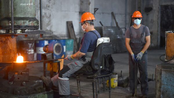 Деятельность завода по производству изделий из черных металлов. Архивное фото - Sputnik Кыргызстан