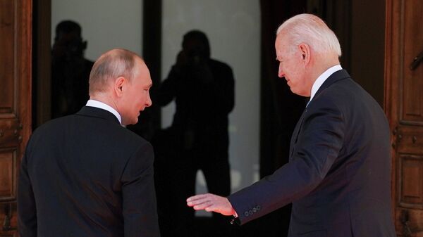 Глава России Владимир Путин и президент США Джо Байден. Архивное фото - Sputnik Кыргызстан