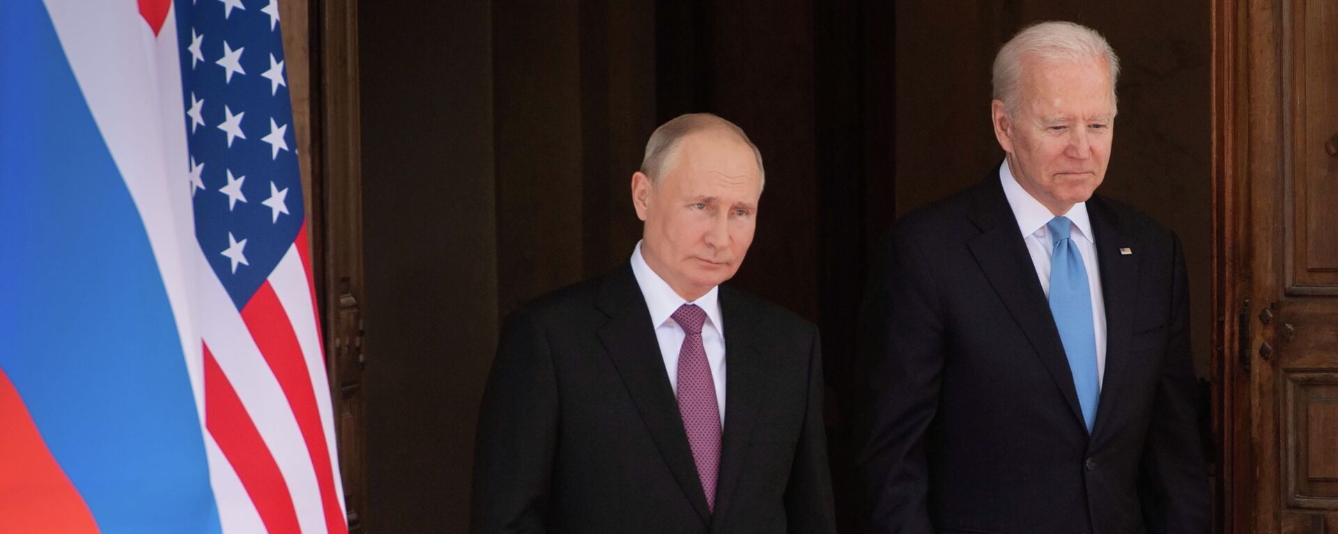 Президент США Джо Байден и президент России Владимир Путин встречаются на саммите США и России на вилле La Grange в Женеве, Швейцария. 16 июня 2021 года - Sputnik Кыргызстан, 1920, 16.06.2021