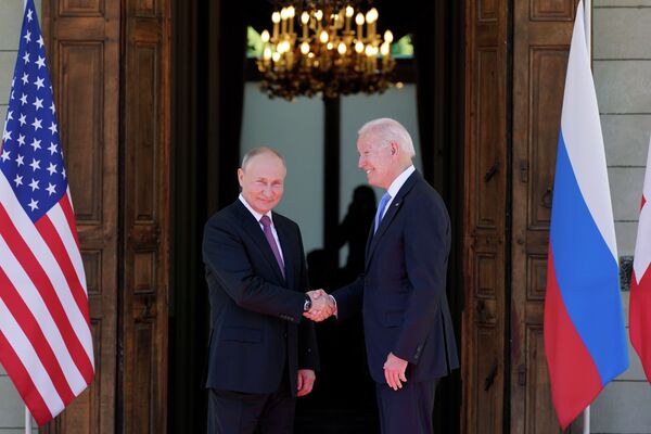 Встреча президент РФ Владимира Путина и президента США Джо Байдена в Женеве - Sputnik Кыргызстан