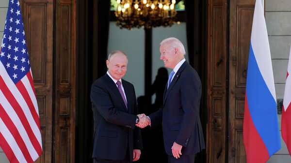 Президенты России и США Владимир Путин и Джо Байден. Архивное фото - Sputnik Кыргызстан