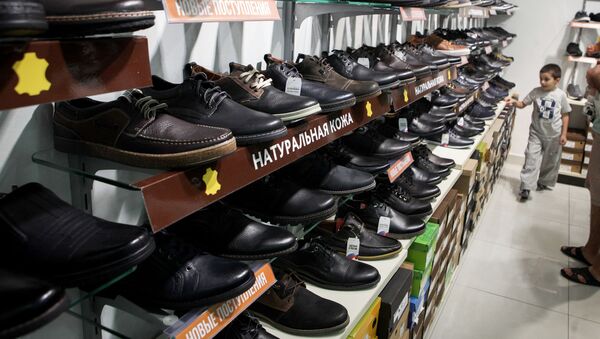 Покупатели в магазине обуви. Архивное фото - Sputnik Кыргызстан