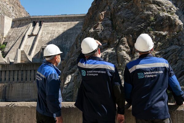 Электр станциялары компаниясы Кыргызстандагы электр кубатынын 98 пайызын иштеп чыгат. Анын курамына жети ГЭС жана эки Жылуулук электр борбору кирет - Sputnik Кыргызстан