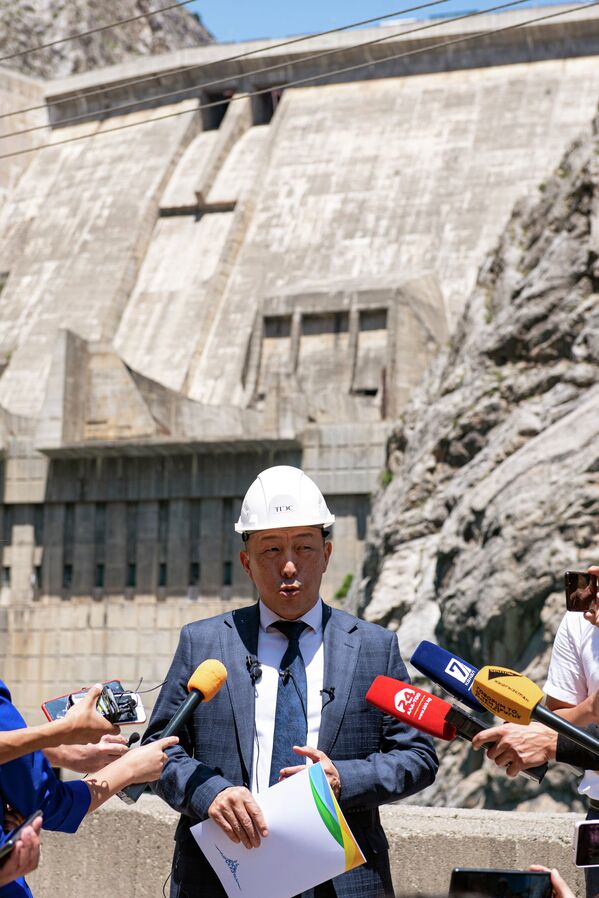 Министр энергетики и промышленности Доскул Бекмурзаев - Sputnik Кыргызстан