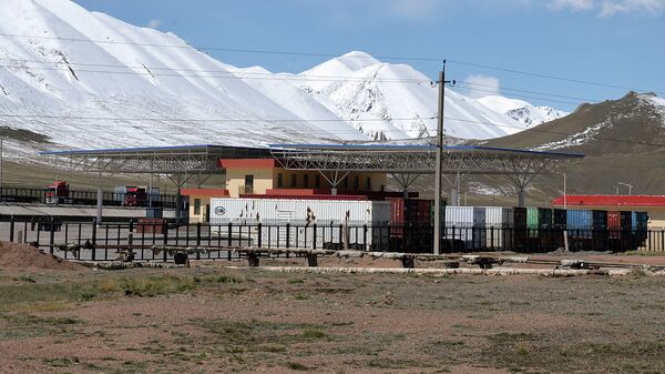 Контрольно-пропускной пункт Торугарт на границе Кыргызстана и Китая. Архивное фото - Sputnik Кыргызстан