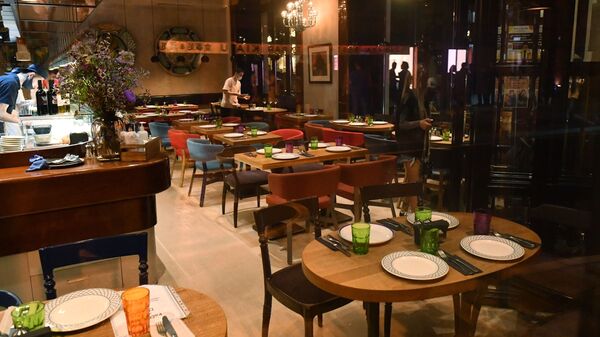 Пустые столики в ресторане. Архивное фото - Sputnik Кыргызстан