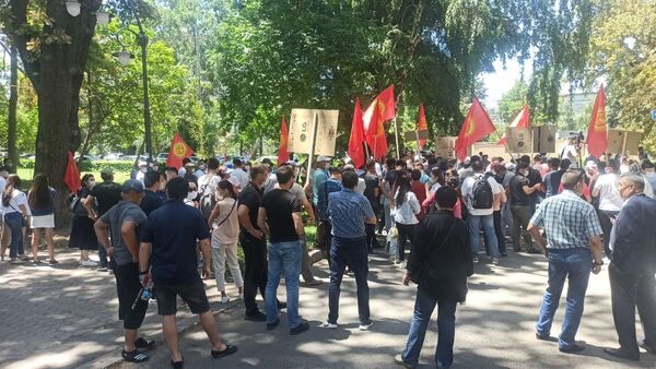 Митинг сторонников Бабанова у здания ГКНБ - Sputnik Кыргызстан