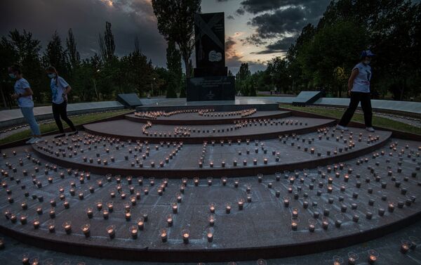 В 50 странах в эту ночь зажигают свечи в честь людей, погибших в Великой Отечественной войне. - Sputnik Кыргызстан