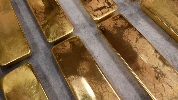 Свежеотлитые слитки золота высшей пробы. Архивное фото - Sputnik Кыргызстан