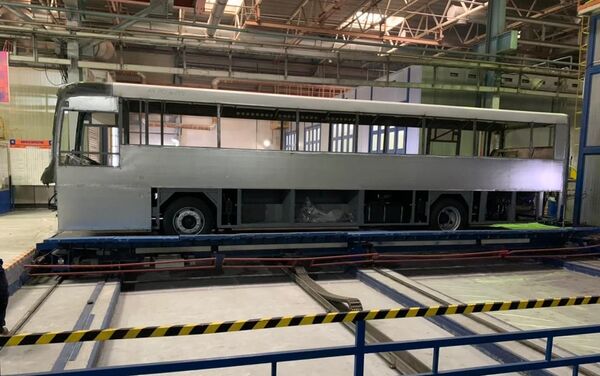 Камский автомобильный завод (КамАЗ) изучит возможность сборки газовых автобусов и электробусов в Кыргызстане - Sputnik Кыргызстан