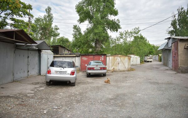Стройку начнут на месте гаражного кооператива по улице Льва Толстого. Планируют, что она будет вмещать 400-500 автомобилей - Sputnik Кыргызстан