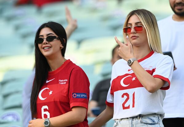 Болельщики из Турции на стадионе перед матчем, Азербайджан - Sputnik Кыргызстан