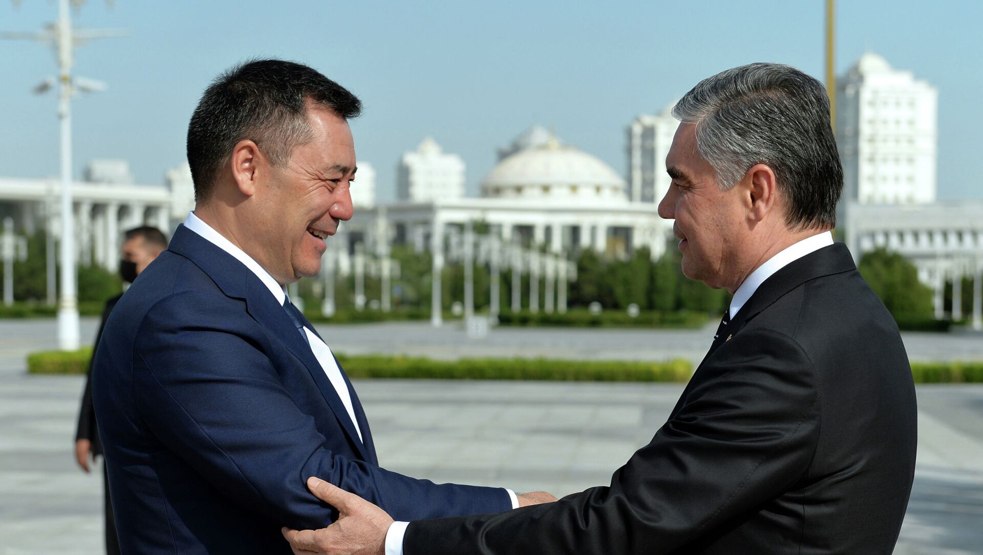 Церемония официальной встречи президента Садыра Жапарова с президентом Туркменистана Гурбангулы Бердымухамедовым в Ашхабаде. 28 июня 2021 года - Sputnik Кыргызстан, 1920, 01.07.2021
