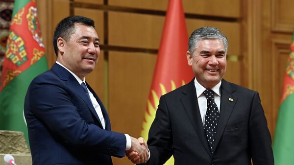Президент Кыргызстана Садыр Жапаров во время встречи с главной Туркменистана Гурбангулы Бердымухамедовым в Ашахабаде. 28 июня 2021 года - Sputnik Кыргызстан