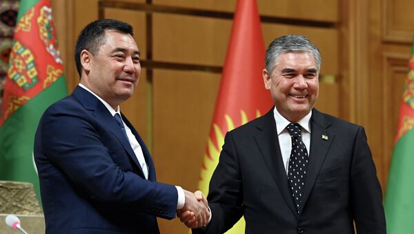 Президент Кыргызстана Садыр Жапаров во время встречи с главной Туркменистана Гурбангулы Бердымухамедовым в Ашахабаде. 28 июня 2021 года - Sputnik Кыргызстан
