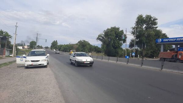 Трасса Бишкек — Чалдовар, после того как, фермеры перекрыли требуя, чтобы власти решили проблему с поливной водой - Sputnik Кыргызстан