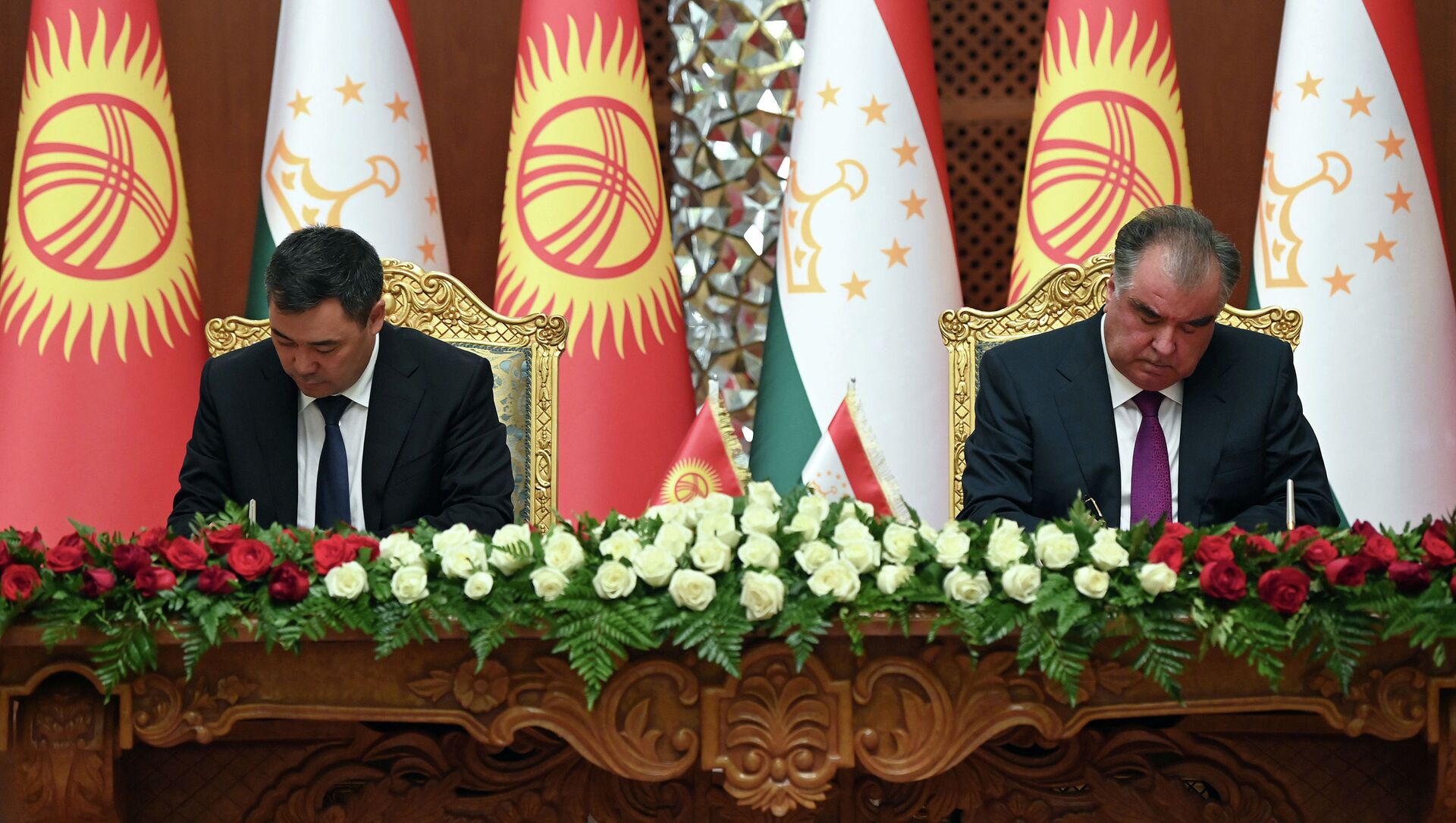 Президент Садыр Жапаров и президент Таджикистана Эмомали Рахмон - Sputnik Кыргызстан, 1920, 29.06.2021