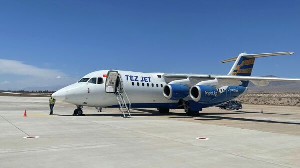 Самолет авиакомпании Тез Джет в аэропорту Иссык-Куля. Архивное фото - Sputnik Кыргызстан