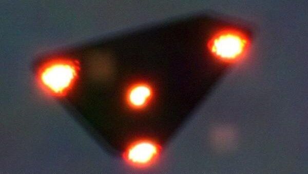 Летающий треугольник, который якобы был сфотографирован во время «Бельгийской волны НЛО» 15 июня 1990 года над Валлонией, Бельгия - Sputnik Кыргызстан