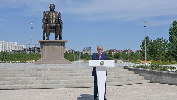 Церемония открытия памятника первому президенту РК Нурсултану Назарбаеву в Нур-Султане - Sputnik Кыргызстан