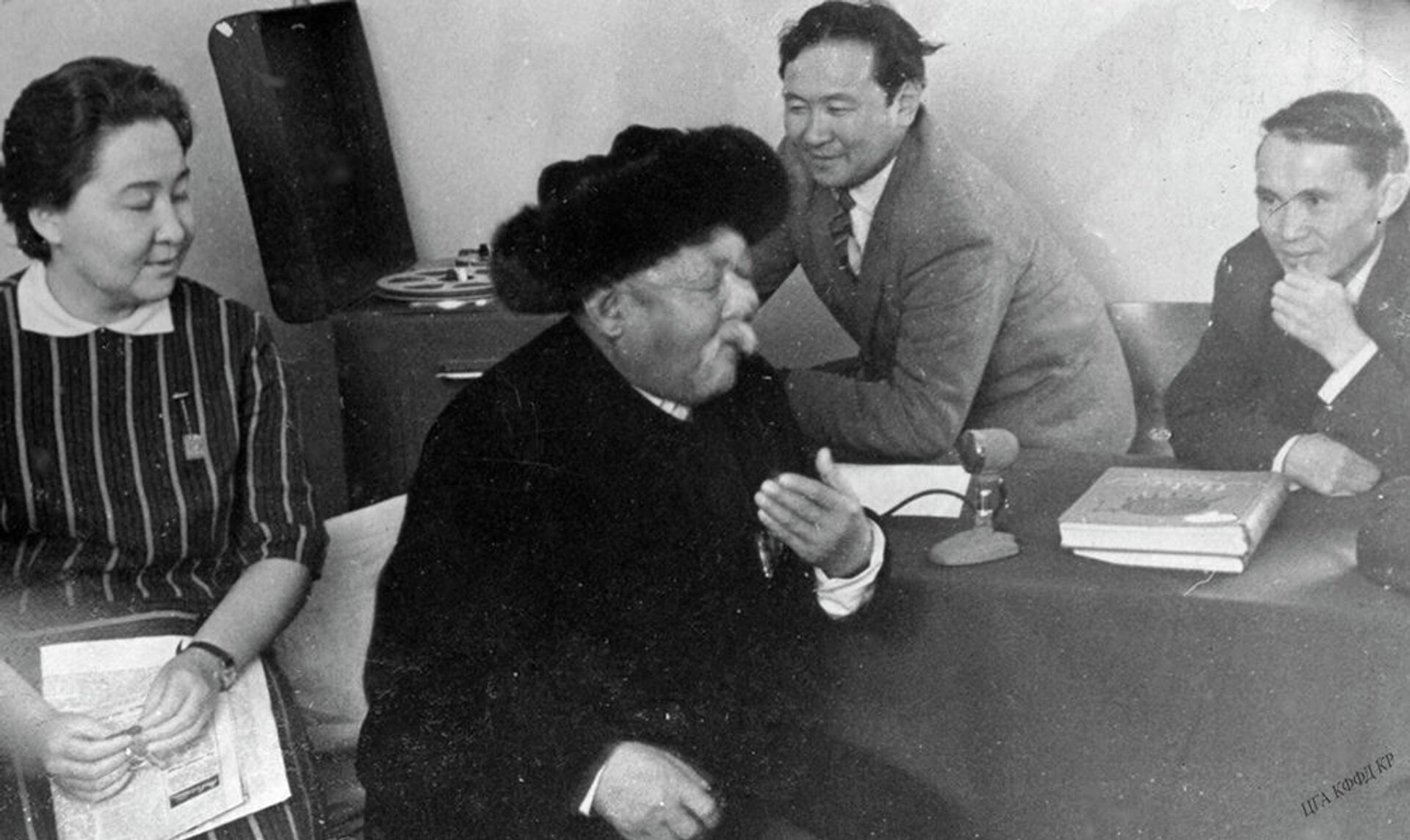 Легендарный манасчи Саякбай Каралаев - Sputnik Кыргызстан, 1920, 27.02.2026