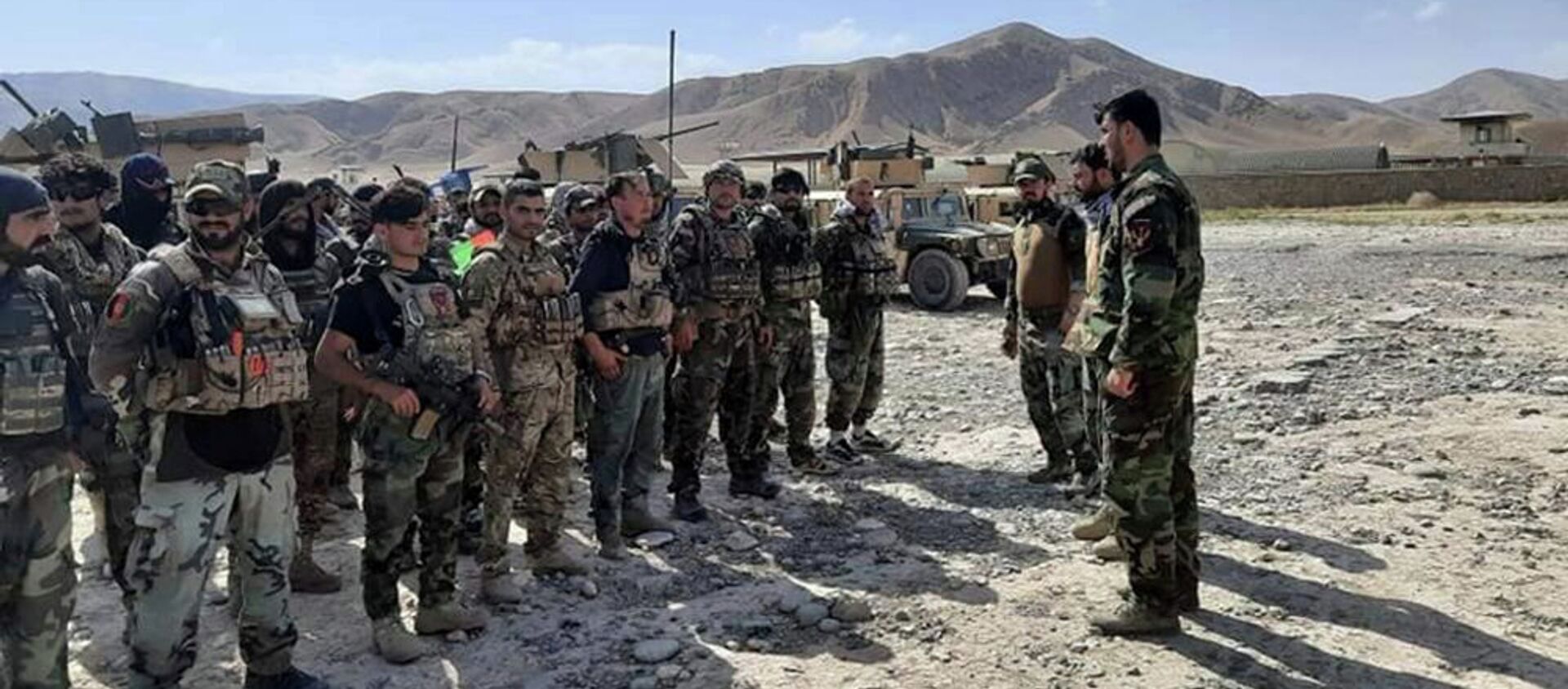Афганские военные в Файзабаде, после того, как талибы недавно захватили районы провинции Бадахшан - Sputnik Кыргызстан, 1920, 05.07.2021