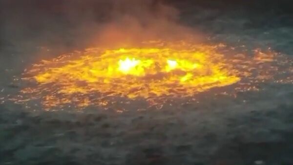 Портал в ад — эффектное видео пожара в водах Мексиканского залива - Sputnik Кыргызстан