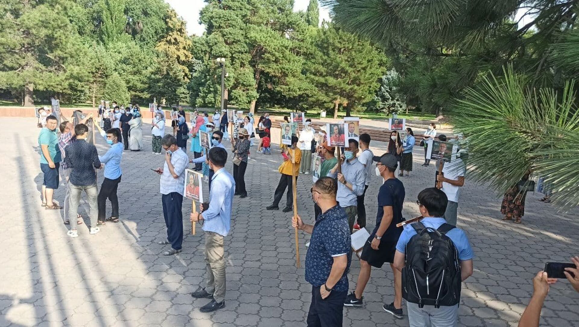 Митинг в поддержку Орхана Инанды у здания кабинета министров - Sputnik Кыргызстан, 1920, 07.07.2021