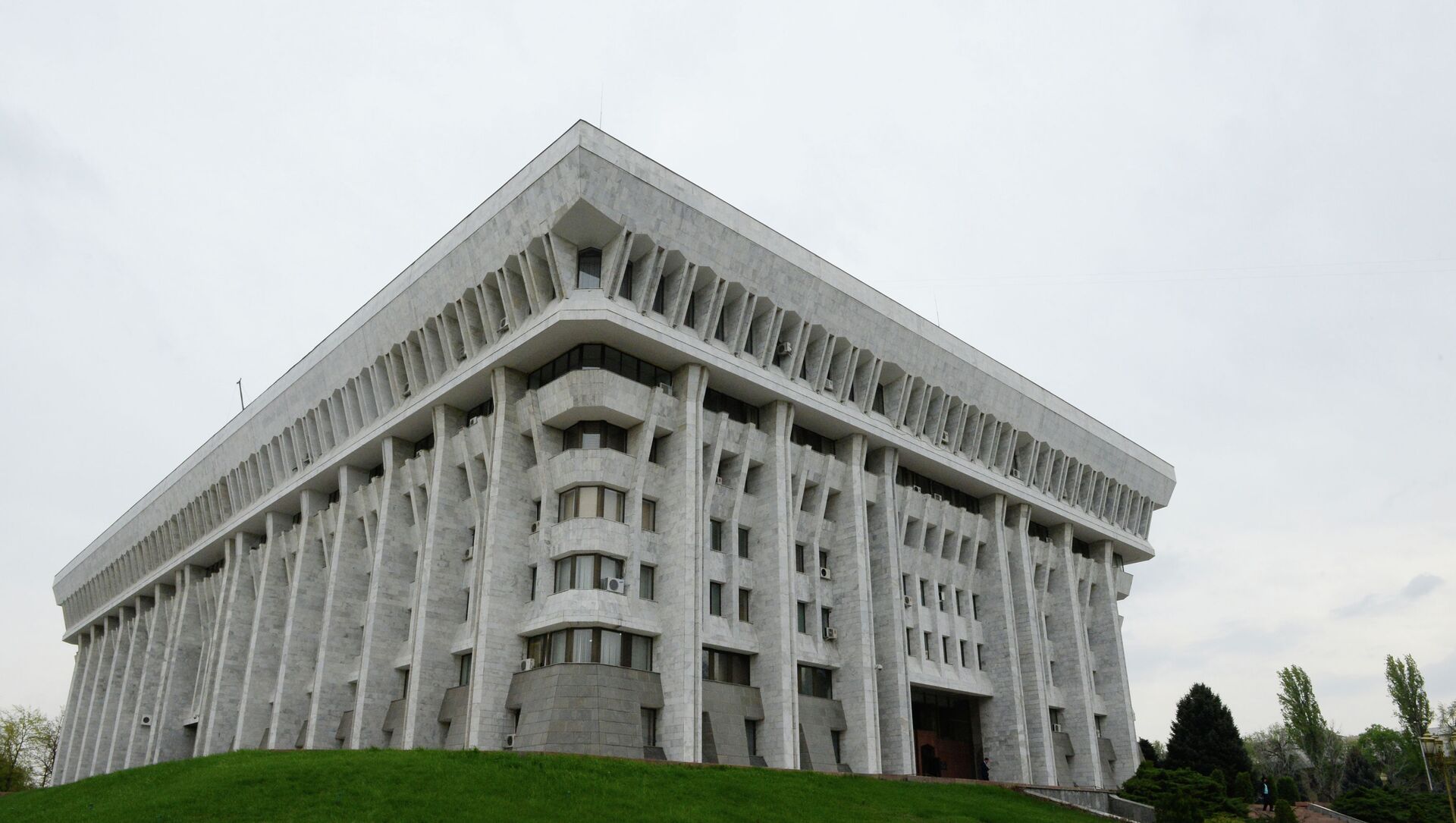 Здание Жогорку Кенеша - Sputnik Кыргызстан, 1920, 08.07.2021