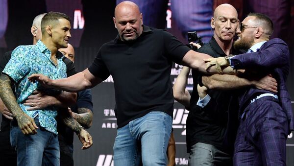 UFC 264: көз караштар таймашында Макгрегор Порьени тээп сала жаздады. Видео - Sputnik Кыргызстан