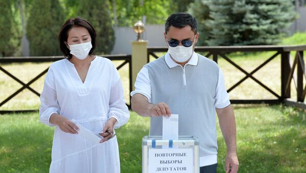 Повторные выборы депутатов Бишкекского городского кенеша вне помещения - Sputnik Кыргызстан