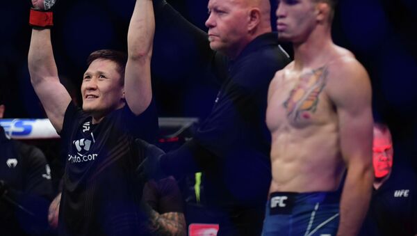 Жалгас Жумагулов объявлен победителем боя против Джерома Риверы на UFC 264 в Лас-Вегасе - Sputnik Кыргызстан