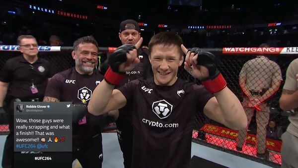 Казахстанец Жалгас Жумагулов впервые победил в UFC — видео полного боя - Sputnik Кыргызстан