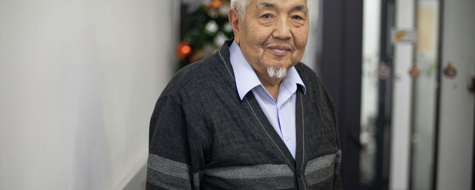 Кыргыз ССРинин Эл жазуучусу, залкар инсан Түгөлбай Сыдыкбековдун уулу Сабырбек Сыдыкбеков  - Sputnik Кыргызстан, 1920, 11.07.2021