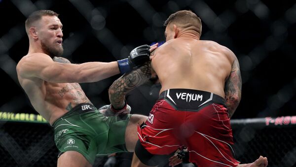 Конор МакГрегор во время боя с Дастином Порье на UFC 264 на T-Mobile Arena в Лас-Вегасе - Sputnik Кыргызстан