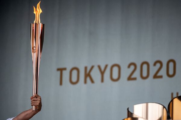 Эстафета олимпийского огня в Токио - Sputnik Кыргызстан