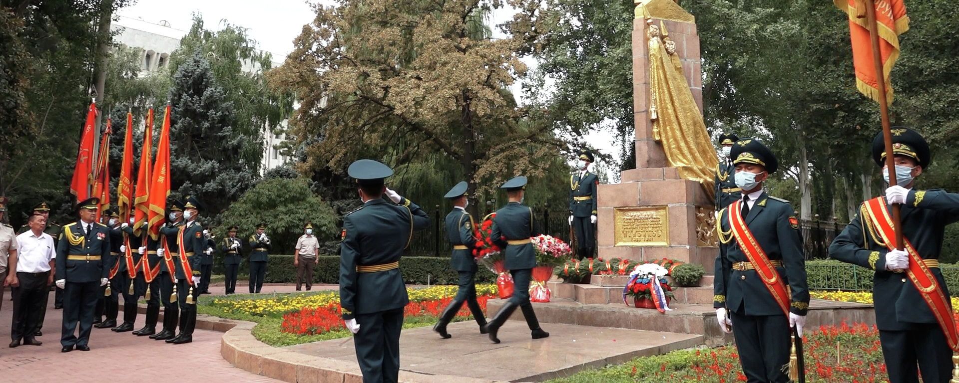 В Бишкеке прошел военный марш в честь легендарных панфиловцев — видео - Sputnik Кыргызстан, 1920, 12.07.2021