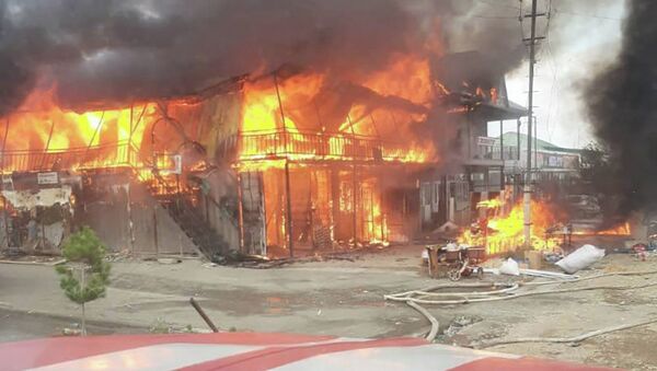 Пожар на рынке в селе Халмион Кадамжайского района Бактенской области - Sputnik Кыргызстан
