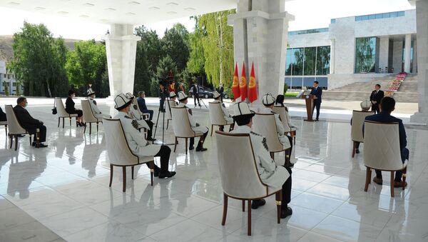 Глава кабинета министров Улукбек Марипов во время встречи с Олимпийской сборной Кыргызской Республики. Архивное фото - Sputnik Кыргызстан