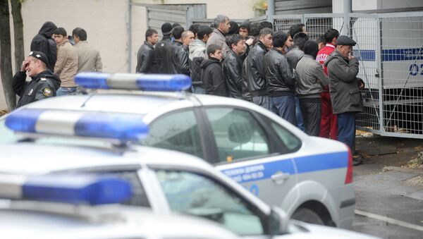 Москванын полиция кызматкерлери рейд учурунда. Архив - Sputnik Кыргызстан
