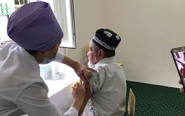 Ош шаарында дин кызматкерлерин вакцинациялоо иштери башталды - Sputnik Кыргызстан