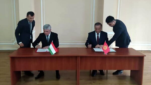 В Бишкеке состоялась очередная встреча топографических рабочих групп правительственных делегаций Кыргызстана и Таджикистана - Sputnik Кыргызстан