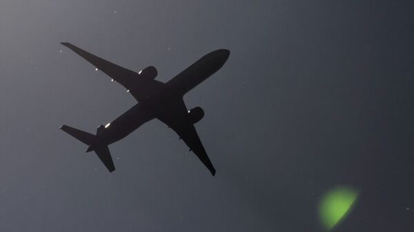 Пассажирский самолет в небе. Архивное фото - Sputnik Кыргызстан