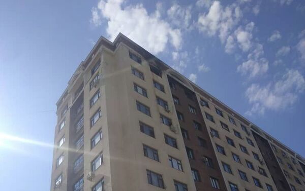 В Бишкеке сгорела квартира, расположенная на 12-м этаже жилого дома по улице Грибоедова - Sputnik Кыргызстан