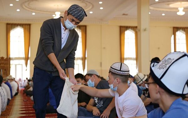 В мэрии уточнили, что праздничный намаз прошел в 41 мечети города - Sputnik Кыргызстан