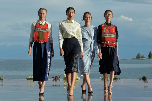 Всемирный фестиваль моды кочевников в Чолпон-Ате  - Sputnik Кыргызстан