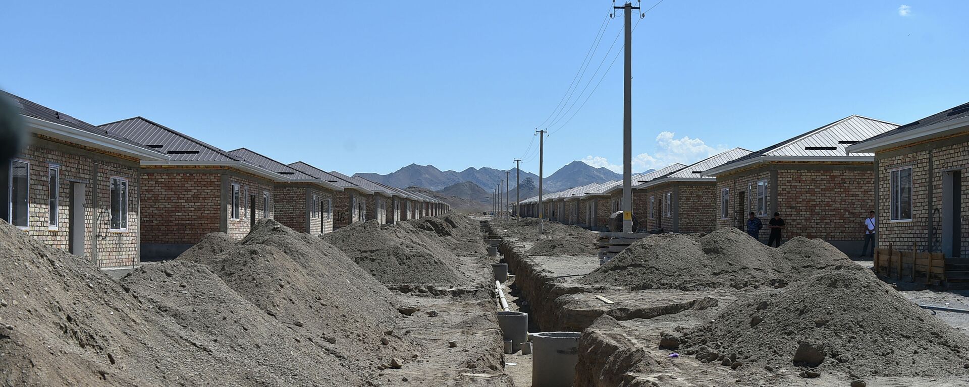 Строительство домов для семей, в которых есть погибшие в результате конфликта на кыргызско-таджикской границе - Sputnik Кыргызстан, 1920, 22.07.2021